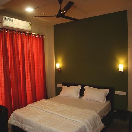 Elite Inn Lonavala Exteriör bild