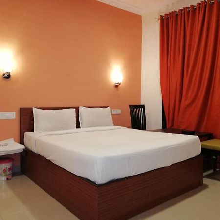 Elite Inn Lonavala Exteriör bild