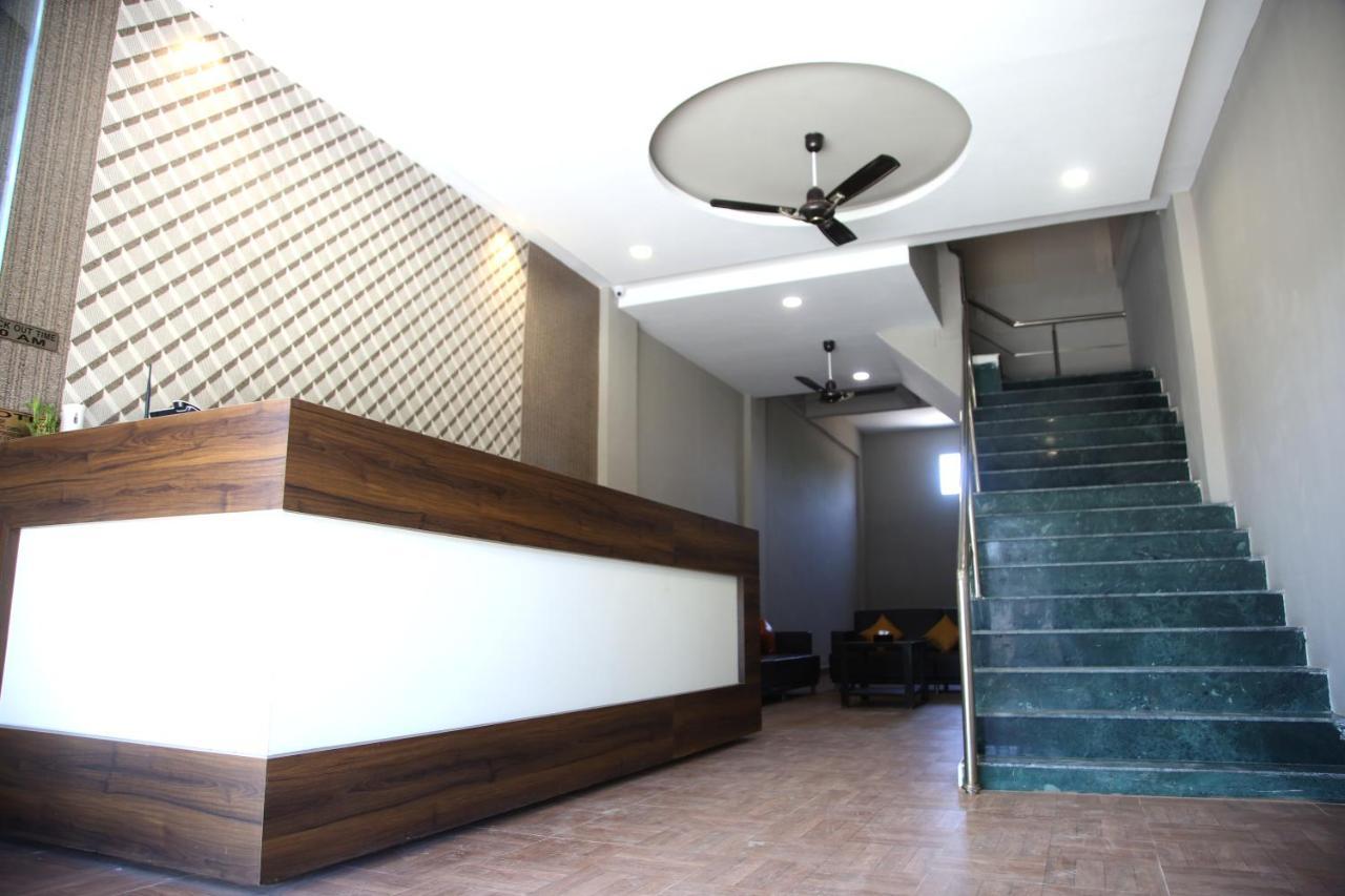 Elite Inn Lonavala Exteriör bild