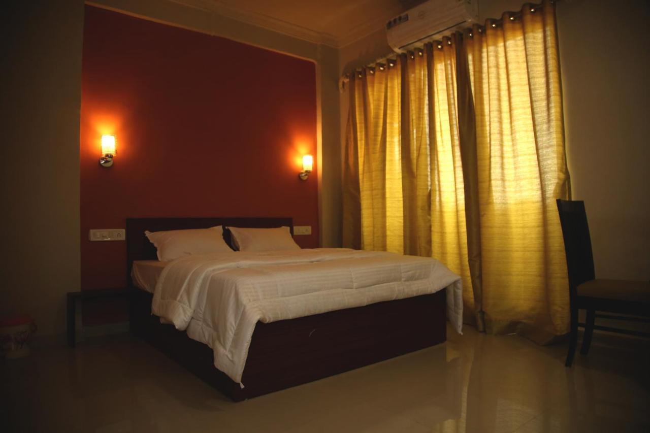 Elite Inn Lonavala Exteriör bild
