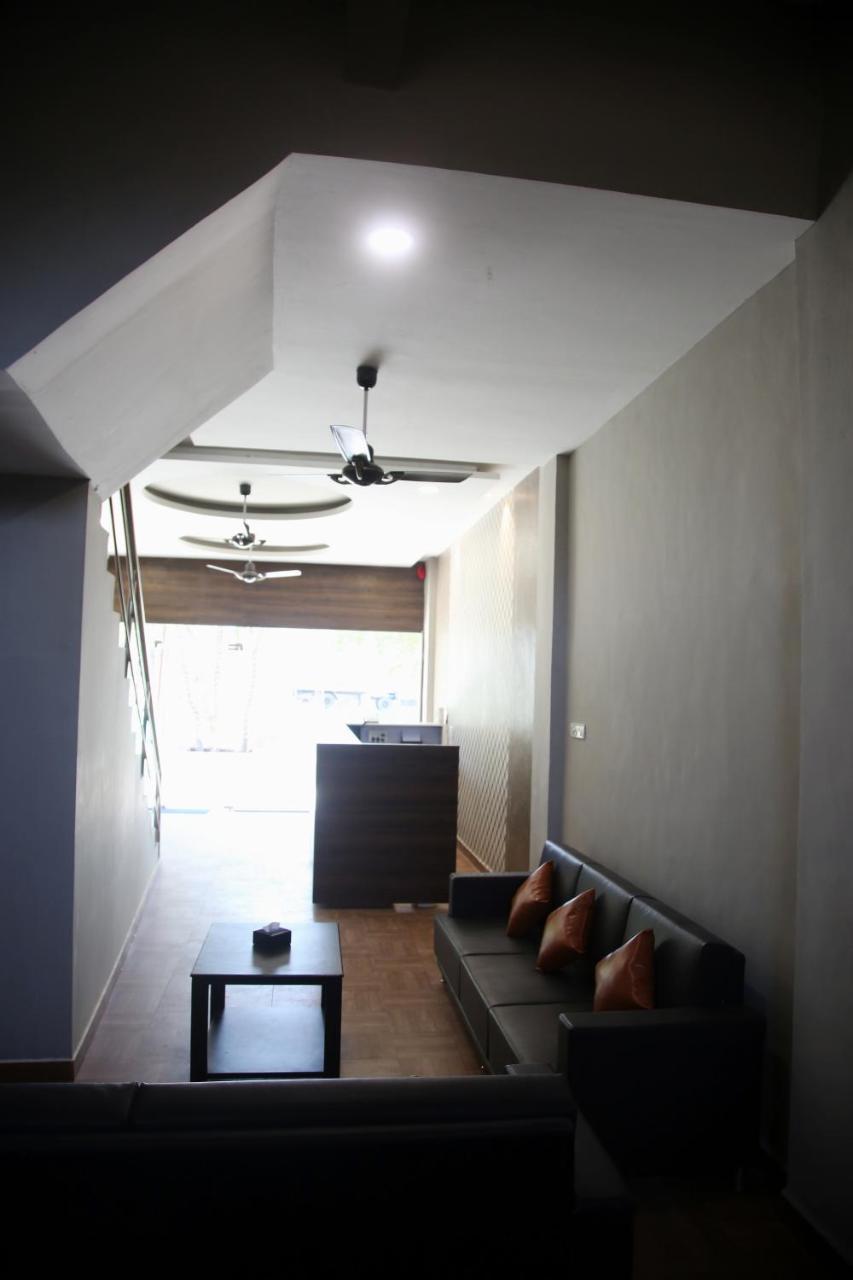 Elite Inn Lonavala Exteriör bild