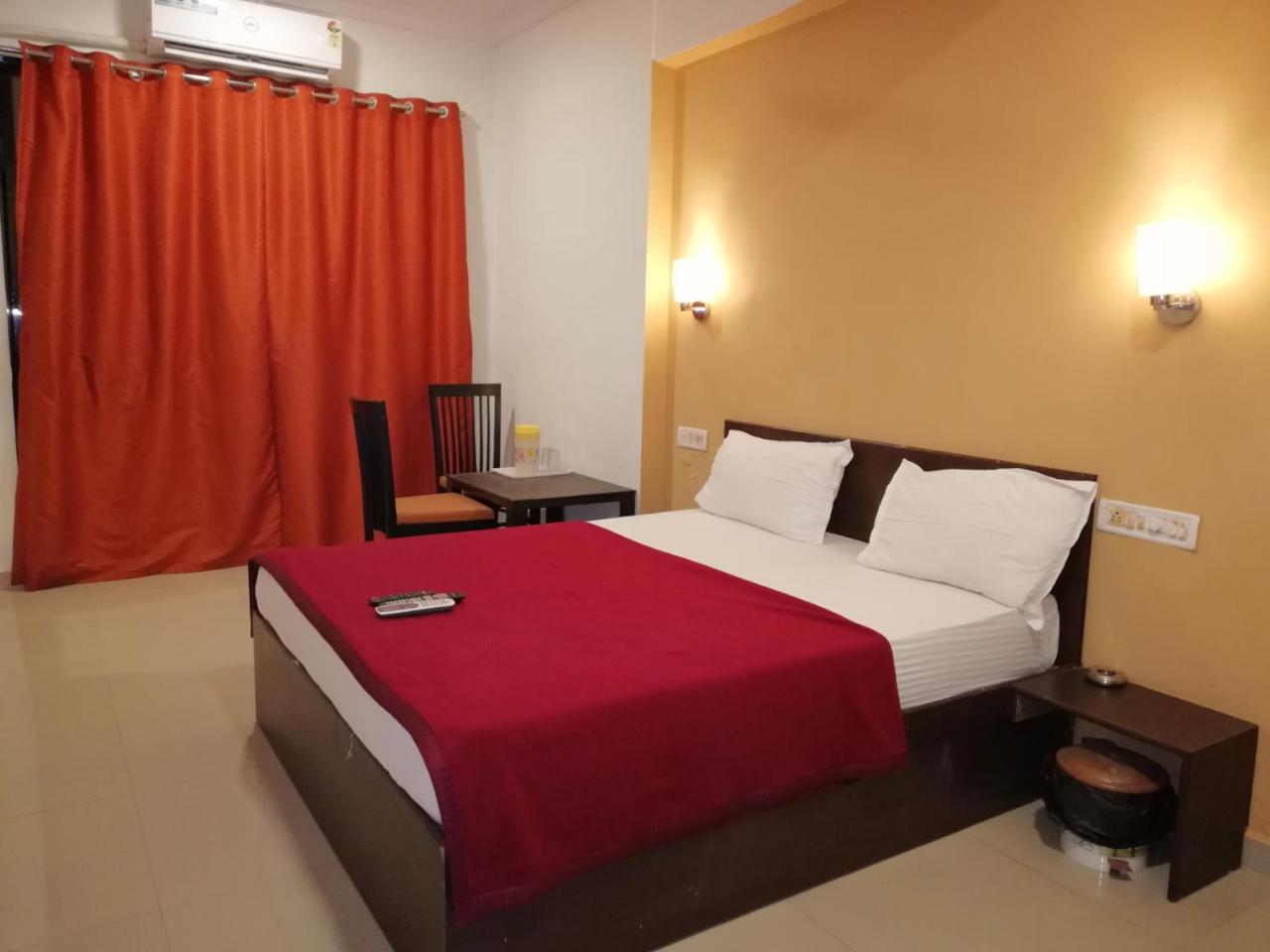 Elite Inn Lonavala Exteriör bild