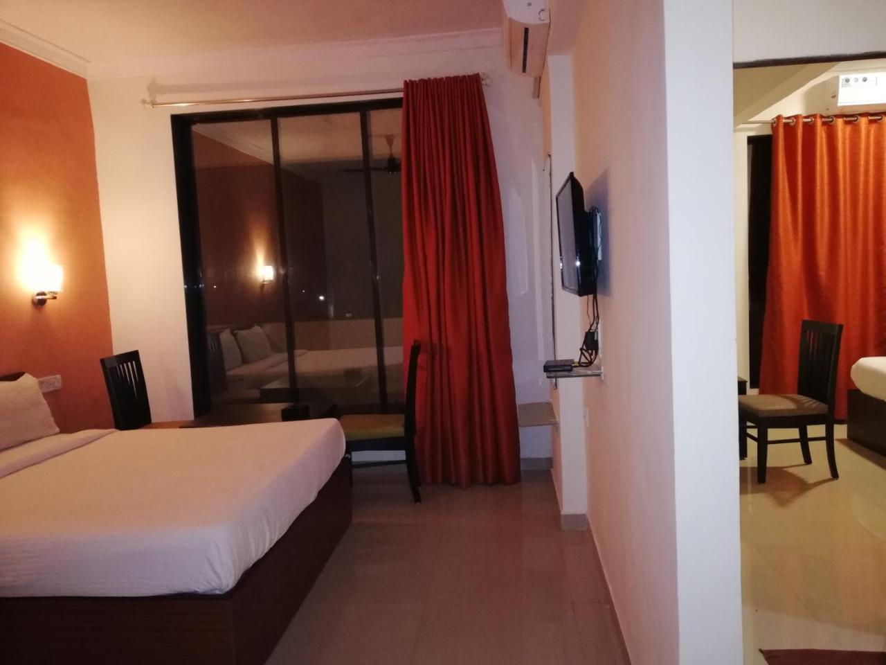 Elite Inn Lonavala Exteriör bild