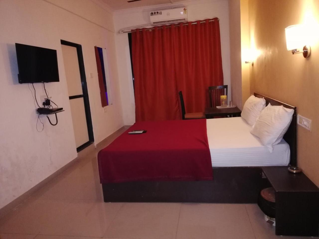 Elite Inn Lonavala Exteriör bild