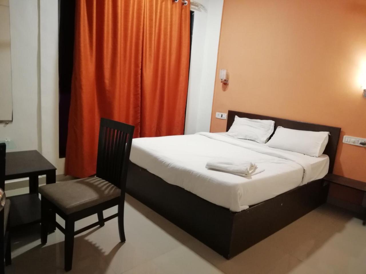 Elite Inn Lonavala Exteriör bild