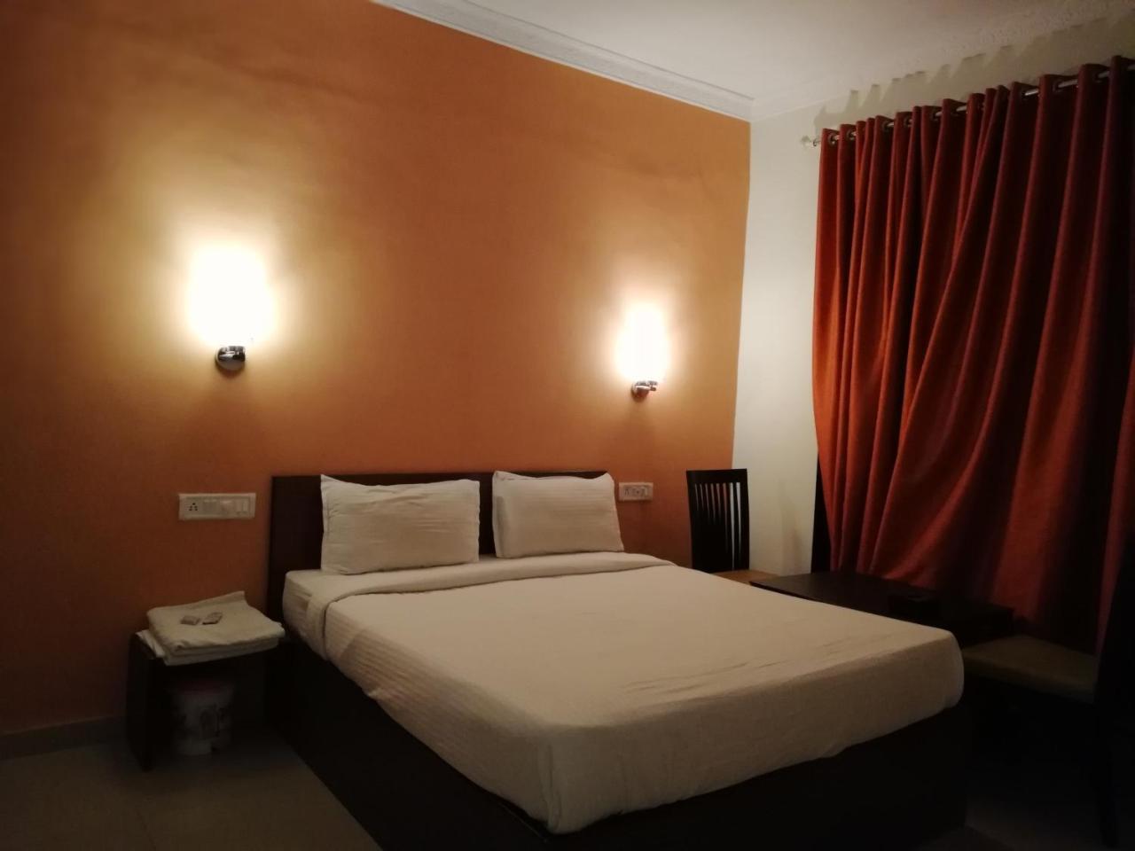 Elite Inn Lonavala Exteriör bild