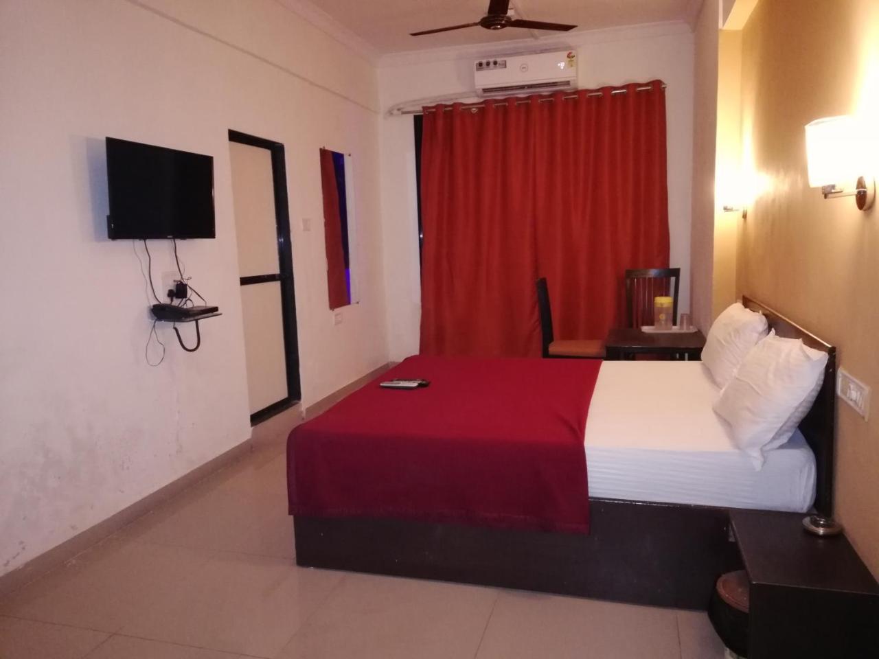 Elite Inn Lonavala Exteriör bild